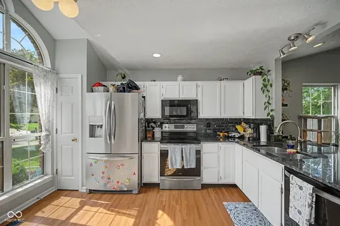 7244 Bradford Woods Way Indianapolis IN 46268