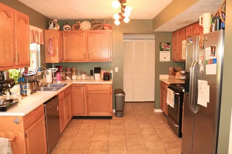 5698 N Bluegrass Circle Lafayette IN 47905