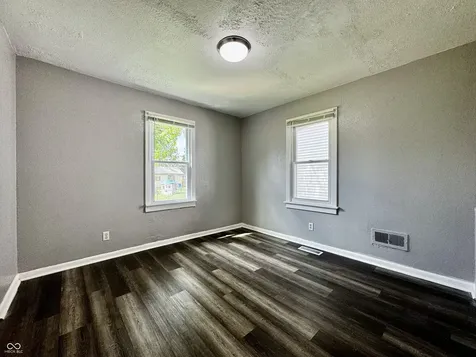 921 N Obrien Seymour IN 47274