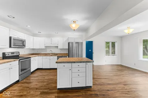 637 Lawndale Drive Greenwood IN 46142