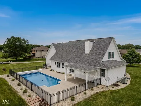 9675 E Katey Columbus IN 47203