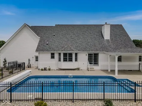 9675 E Katey Columbus IN 47203