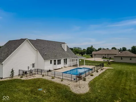 9675 E Katey Columbus IN 47203