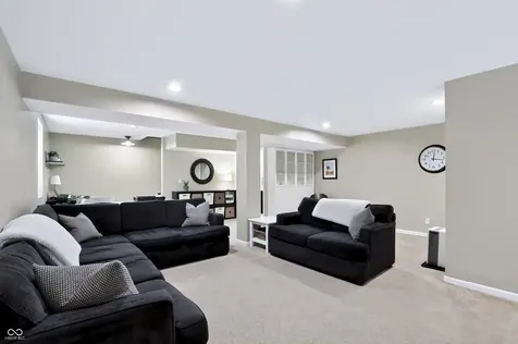 6517 Sussex Drive Zionsville IN 46077