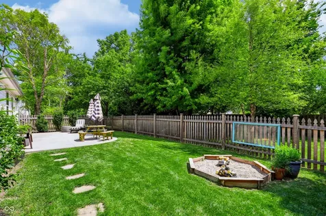 6517 Sussex Drive Zionsville IN 46077