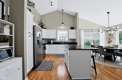 6517 Sussex Drive Zionsville IN 46077
