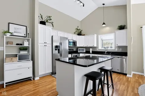 6517 Sussex Drive Zionsville IN 46077