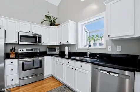 6517 Sussex Drive Zionsville IN 46077