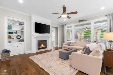 2013 Deer Creek Circle Columbus IN 47201