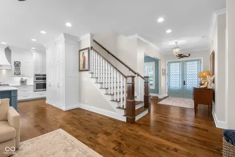2013 Deer Creek Circle Columbus IN 47201