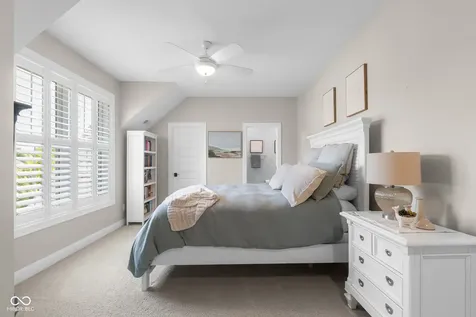 2013 Deer Creek Circle Columbus IN 47201
