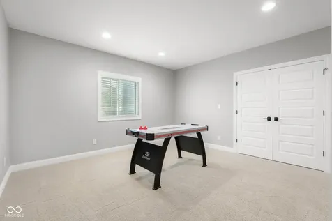 2013 Deer Creek Circle Columbus IN 47201