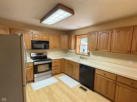2055 Pinewood Drive Columbus IN 47203