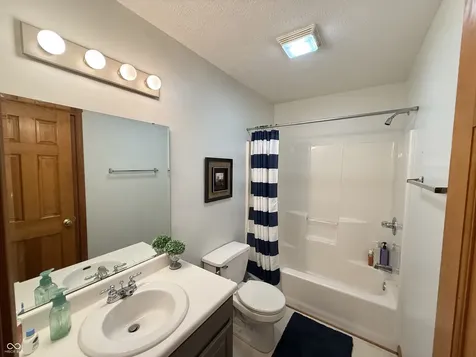 2055 Pinewood Drive Columbus IN 47203