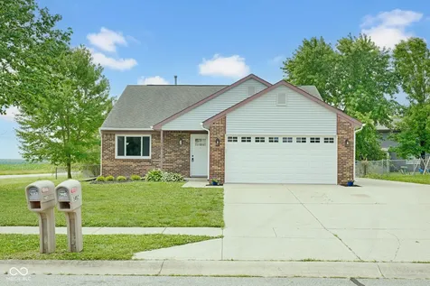 1483 Bridle Way Columbus IN 47201
