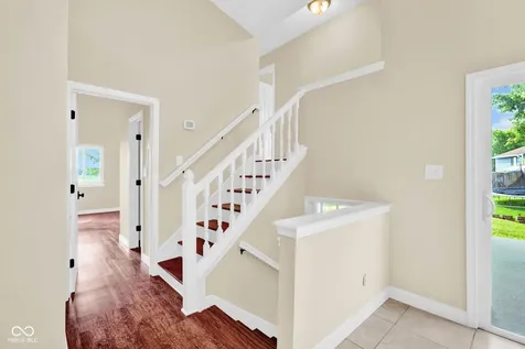 1483 Bridle Way Columbus IN 47201