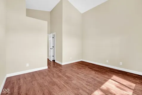 1483 Bridle Way Columbus IN 47201