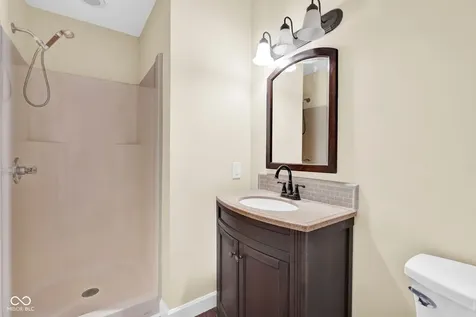 1483 Bridle Way Columbus IN 47201