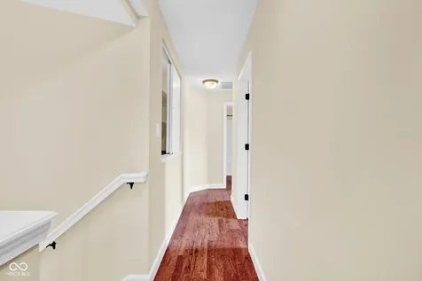 1483 Bridle Way Columbus IN 47201