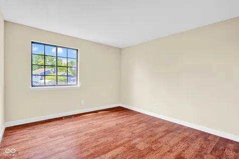 1483 Bridle Way Columbus IN 47201