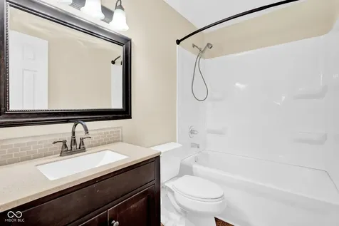 1483 Bridle Way Columbus IN 47201