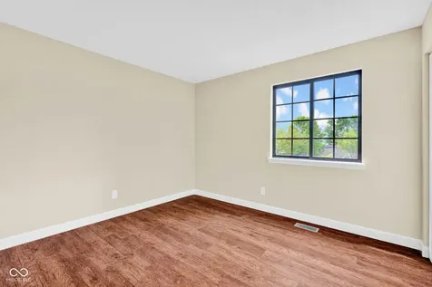 1483 Bridle Way Columbus IN 47201