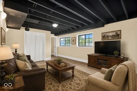 1483 Bridle Way Columbus IN 47201