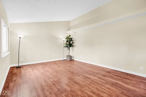 1483 Bridle Way Columbus IN 47201