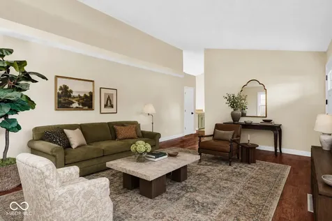 1483 Bridle Way Columbus IN 47201