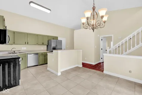 1483 Bridle Way Columbus IN 47201