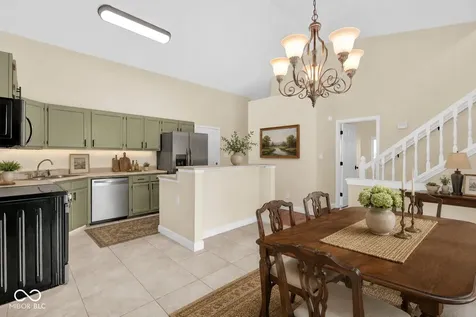 1483 Bridle Way Columbus IN 47201