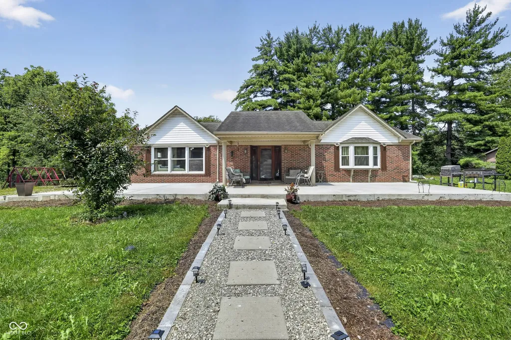 602 S 840 E Zionsville IN 46077
