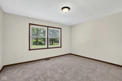 602 S 840 E Zionsville IN 46077