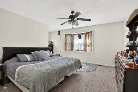 602 S 840 E Zionsville IN 46077