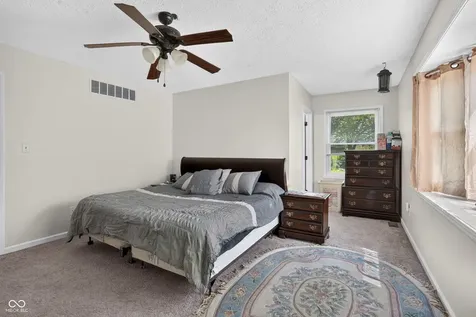 602 S 840 E Zionsville IN 46077