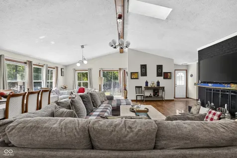 602 S 840 E Zionsville IN 46077
