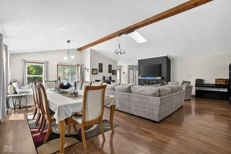 602 S 840 E Zionsville IN 46077