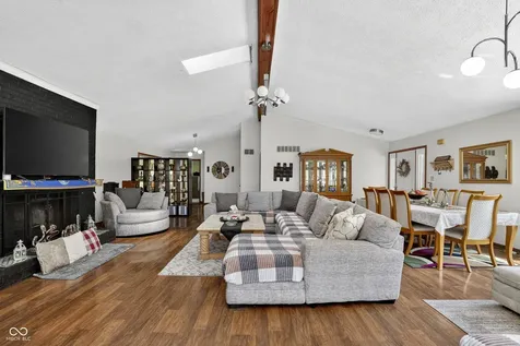 602 S 840 E Zionsville IN 46077