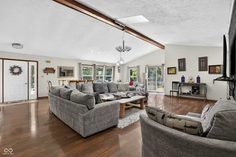 602 S 840 E Zionsville IN 46077