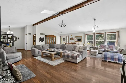 602 S 840 E Zionsville IN 46077