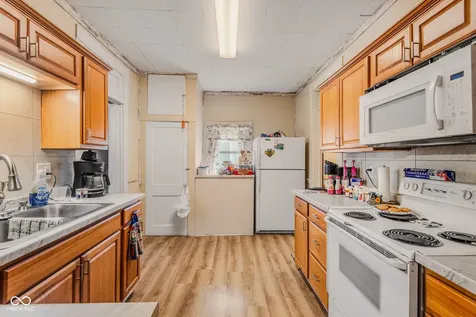 634 Hutchins Avenue Columbus IN 47201