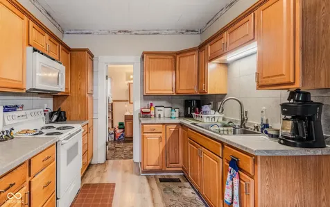 634 Hutchins Avenue Columbus IN 47201