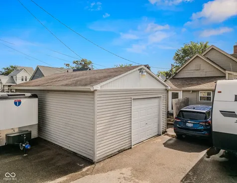 634 Hutchins Avenue Columbus IN 47201