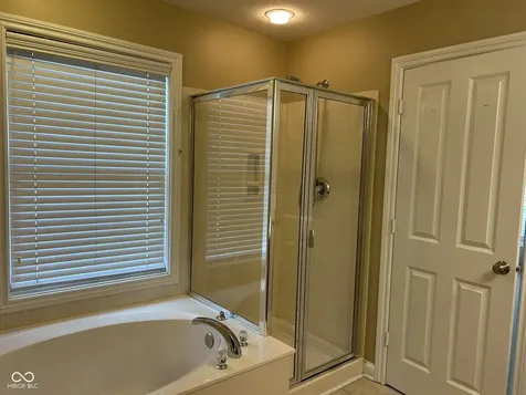 8645 Meridian Square Drive Indianapolis IN 46240