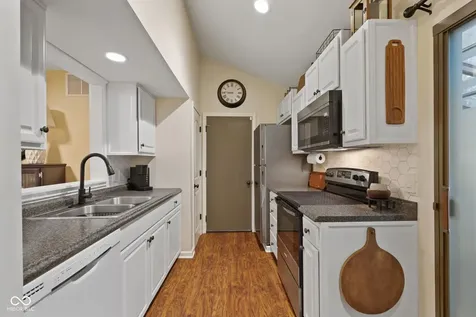 5643 Twin Lakes Court Indianapolis IN 46237