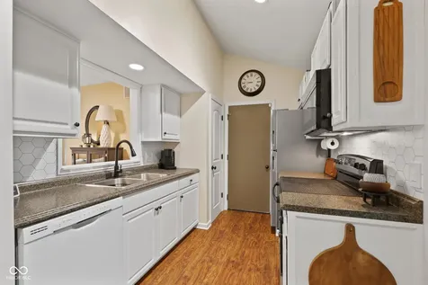 5643 Twin Lakes Court Indianapolis IN 46237