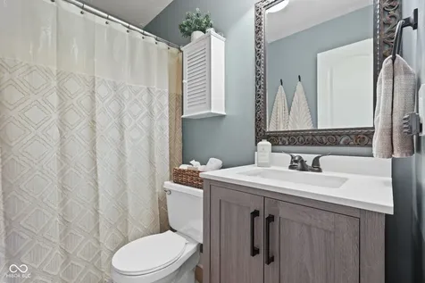 5643 Twin Lakes Court Indianapolis IN 46237