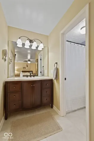 5643 Twin Lakes Court Indianapolis IN 46237