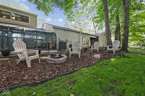 5643 Twin Lakes Court Indianapolis IN 46237