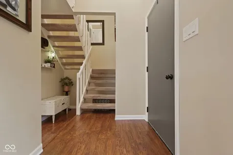 5643 Twin Lakes Court Indianapolis IN 46237